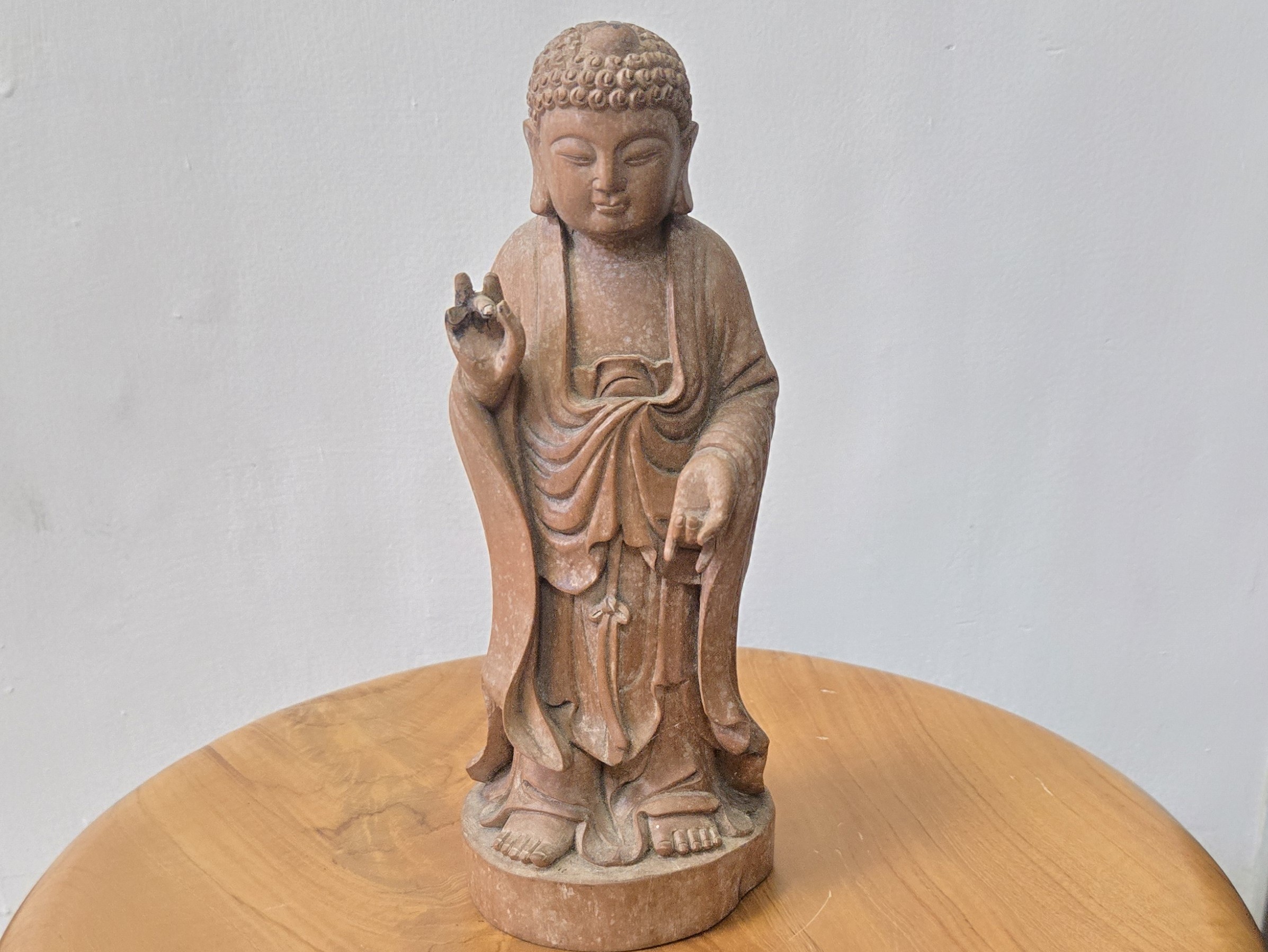 人生沒有十全十美，每一個人天生命運，至少都有「一破」（前世帶來的「業力」）。天生一破在遷移宮的命主，不宜有自己開車或騎機車行為，否則易生交通事故；一破在夫妻宮的人，不能太早結婚，否則婚姻不美，輕者生離重者死別，甚或易有二次婚、三次婚的情事發生。有時候，人生一些重大問題或特殊遭遇，你只能從命理中才能找到答案！總而言之，人的天生一破，千萬要重視，絕對不能輕忽。但只要能事前掌握並小心防範，就可避開這「一破」的傷害，亦即趨吉避凶；如此作法，也才會有真正事業成功與未來美好人生