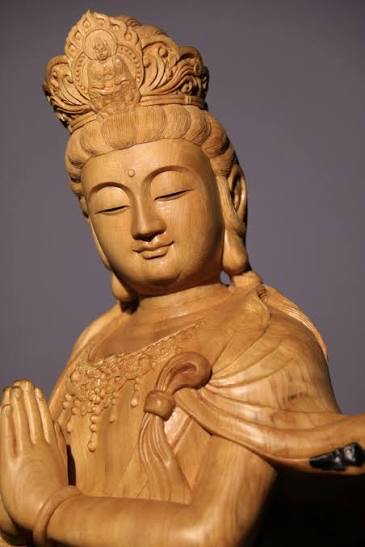 算命能遇到好的命理師是人生難得緣分。「緣」是一種抽象概念，從宗教觀點來看，意指「人與人」之間，「人與事」，「人與物」，以及「人與其他存在」之間的無形連結，是某種必然存在的相遇的機會和可能。好的「緣分」是可以由自己主動創造出來。緣分也可稱為「因緣」，也就是是人與人之間能夠相投契合的定分。俗話說：「有緣千里來相會，無緣對面不相逢」。好的緣分或好的因緣，是遇見了該遇見的人，因為雙方有緣才會有機會相遇。但人生有些「善緣」或「佳緣」，是可以由自己主動創造出來，例如慎選好的命理師就是由自己所創造出來的一種善緣。