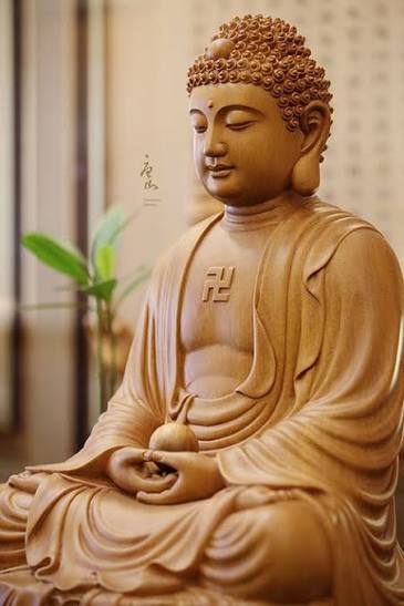算命也是人生一種「自我檢視」行為！有時透過算命，可瞭解過去所做的一些行為，是否有錯誤或必須即時改善，否則多少會影響未來人生發展。兩年多前，一位中年男性來相命，府相居士發現他的個性單純、道德感重，但當年的大運命宮卻是「巨逢四煞」惡格，甚至流年的命宮也遭遇「吊客」、「喪門」、「官符」等凶曜來會；因此提醒他，工作上正正當當賺錢沒問題，但不該賺的或不該拿的錢，千萬不能貪取，否則明、後年就可能有染上官司的風險。這位先生聽完府相居士話後，愣了一下，即坦言說，他目前就在兼營「放高利貸」的副業，但未來不會做了。